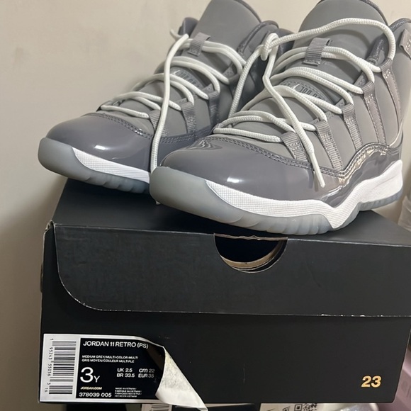Jordan 11 cool grey kids size 3 new worn once - Picture 3 of 5